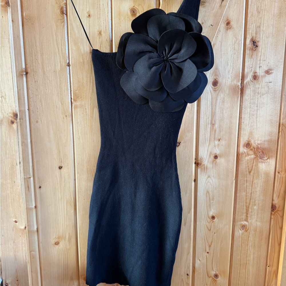 Black One-Shoulder Dress with Floral Accent, size Small with stretch